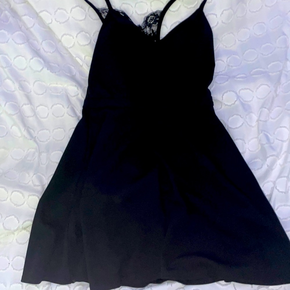 cute mini dress black worn for a homecoming lace back size 5 BRAND SPEECHLESS!!!